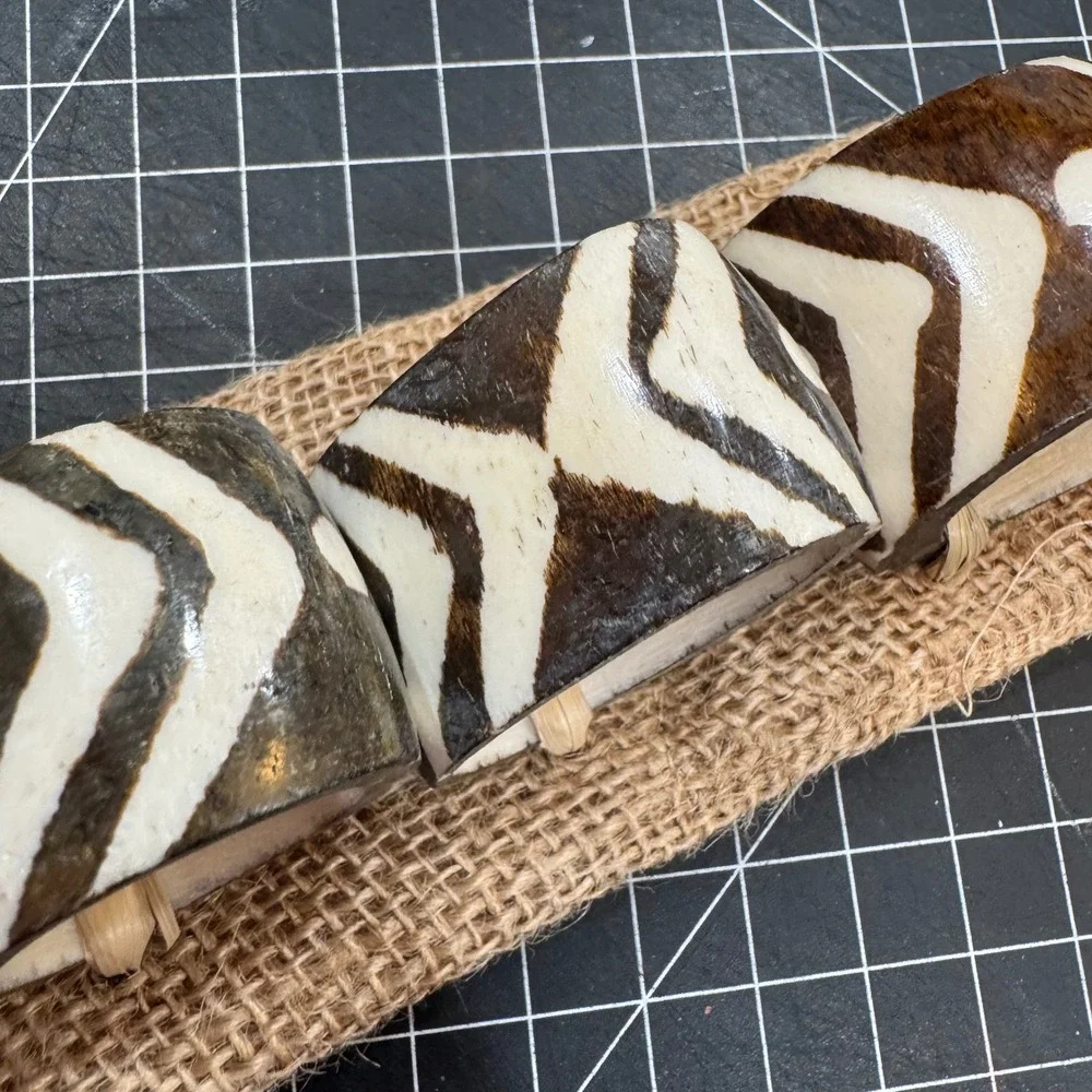 Recycle‎ Zanzibar Hand Carved Bone Napkin Rings Set of 6 Black White Geometric